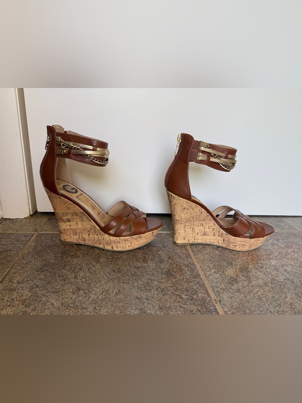 G by Guess Diala Leather Platform Sandals with Gold Chain Accent - Picture 7 of 9